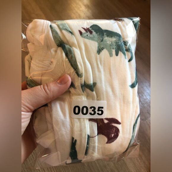 📳 Bundle of 3, 9m Clothes - Picture 3 of 3